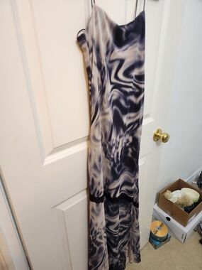 Forever 21 Black and Cream Swirl Maxi Dress
